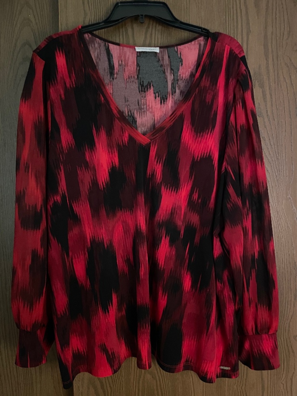 Calvin Klein 2X Women’s dressy V-neck top